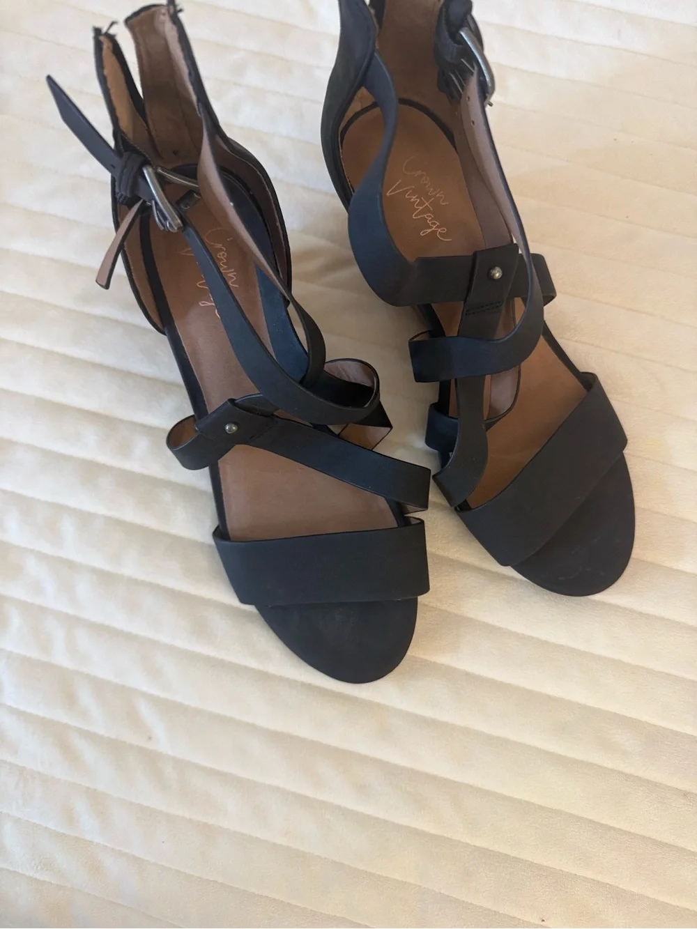 Crown Vintage Women's Strappy Wedge Sandals in Black